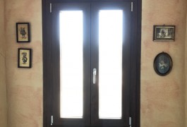 finestra pvc colore noce