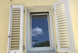 finestre persiane pvc bianco liscio essebi infissi