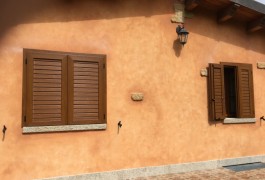 persiana pvc ciliegio con telaio essebi infissi ozieri